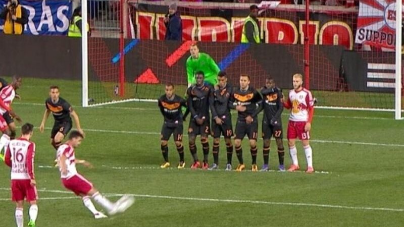 Bật Mí Lỗi Trực Tiếp Trong Bóng Đá Và Ảnh Hưởng Đến Trận Đấu