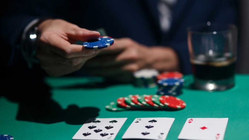 Bluff Là Gì Trong Poker? Nghệ Thuật Tâm Lý Bậc Thầy Trong Poker